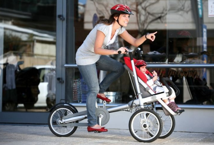 Bicicleta com carrinho de bebê integrado