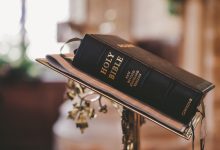 O que significa poros na Bíblia?